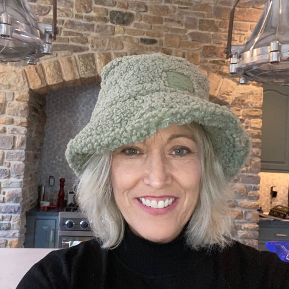 Meet your Posher, Sara - Picture 8 of 15